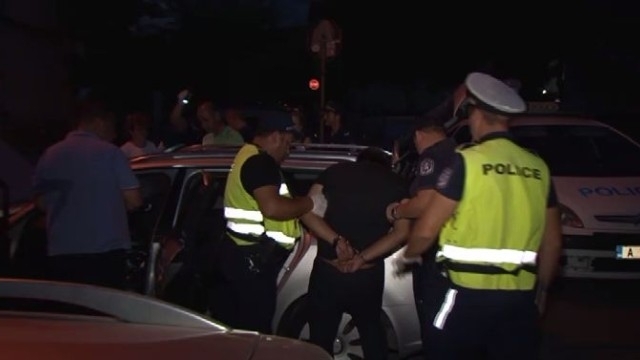 Полицаи са хванали пиян мъж зад волана на БМВ, съобщиха