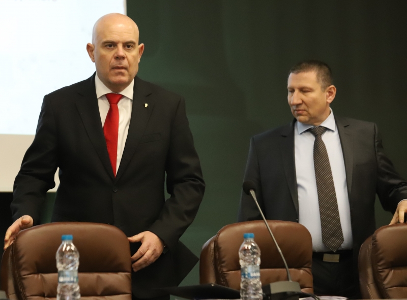 Бившият главен прокурор Иван Гешев заплаши със съд заемащия временно