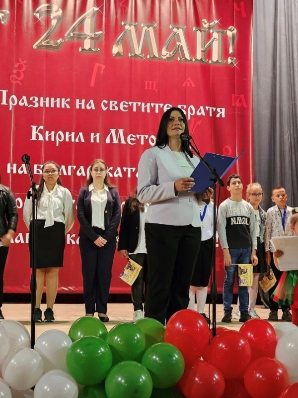 Кметът на община Мизия Валя Берчева поздрави всички за днешния