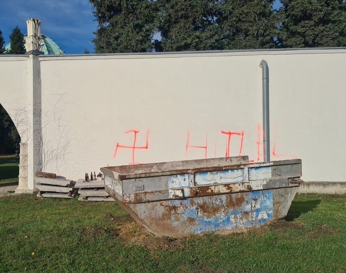 Подпалиха и оскверниха еврейско гробище във Виена /снимки/