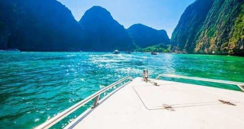 10 души се удавиха а десетки се водят за изчезнали