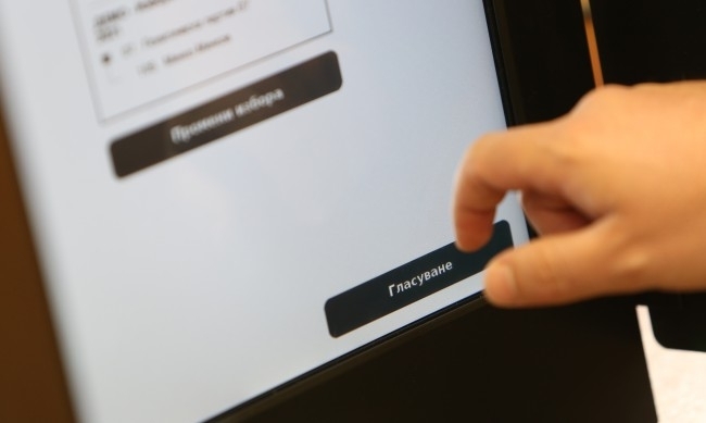 Изборният ден в община Мездра върви спокойно но с ниска