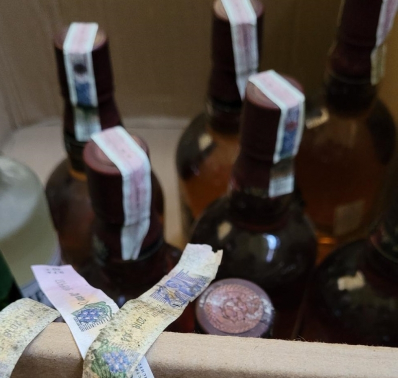 Митнически служители от Русе откриха нелегален склад за алкохол в