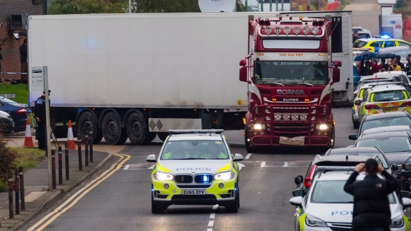 39 те души открити мъртви в хладилен камион близо до Лондон