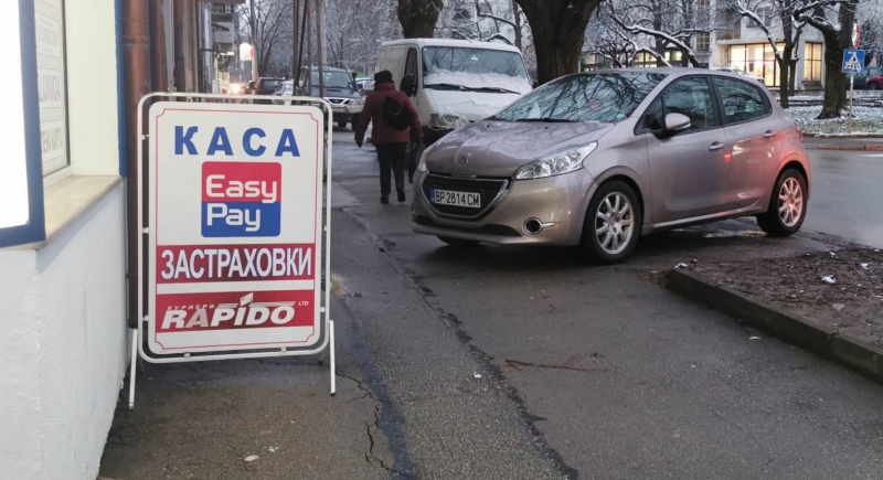 Поредният наглец вбеси врачани с неумението си да паркира научи