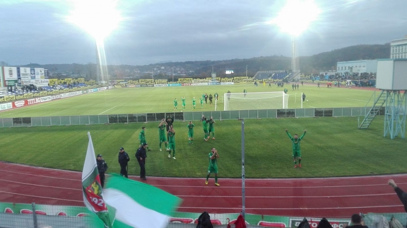 Лидерът Ботев Враца победи с 1 0 Монтана в дербито на