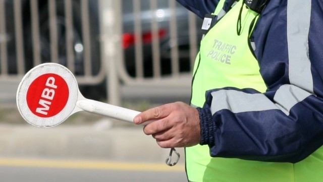 Осем от 12 те подсъдими пътни полицаи от Пазарджик задържани през