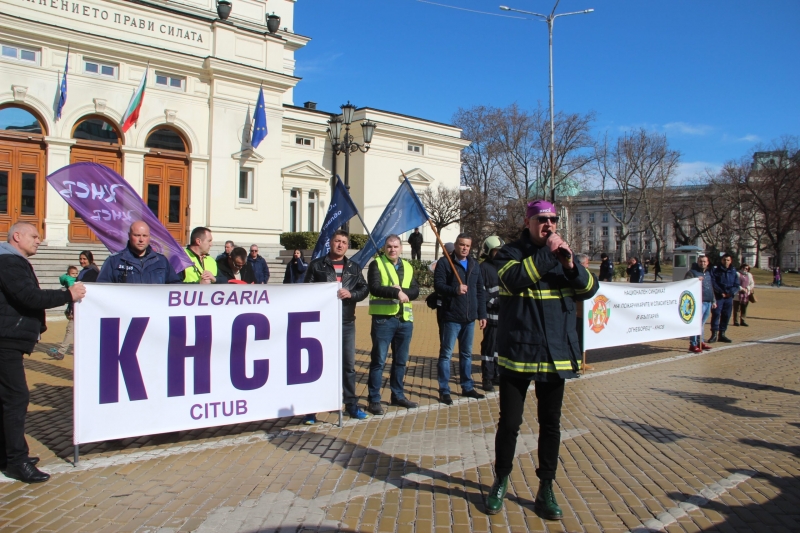 От КНСБ излизат на протест пред триъгълника на властта