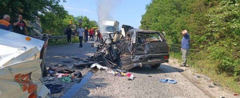 Самозапалил се автомобил предизвика верижна катастрофа край Плевен