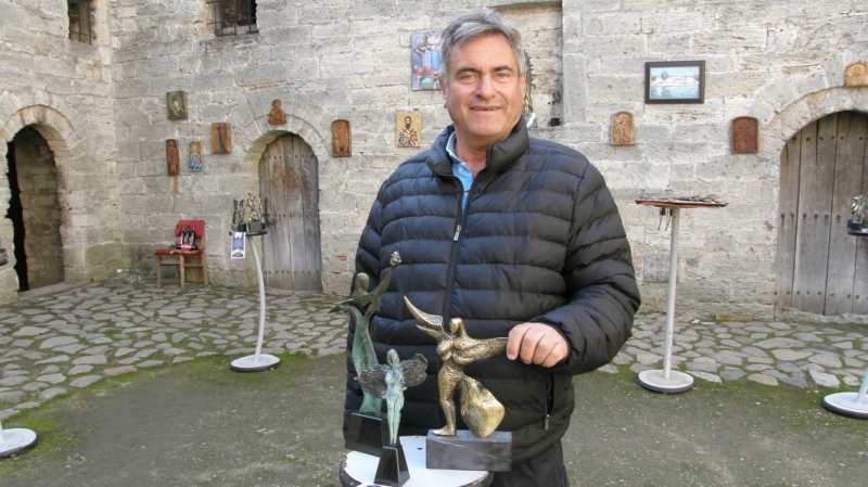 Скулпторът Александър Пройнов Апер открива изложба с малки пластики