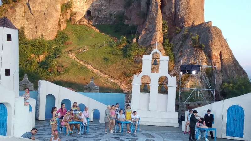 С мюзикъла MAMMA MIA завърши четвъртото издание на летния фестивал