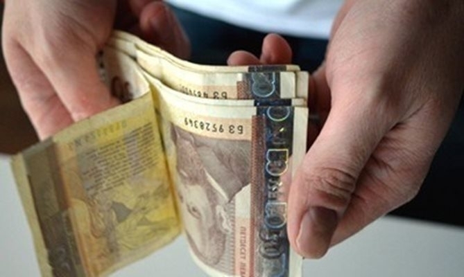 Заловиха две жени, задигнали 5 бона от дома на дядо в Берковица