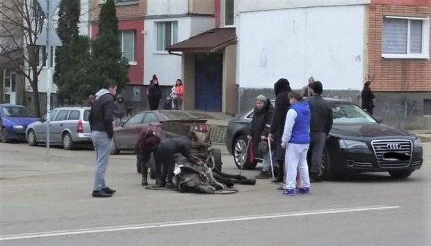 Роми нахлуха в апартамент после се опитаха да избягат подгонени