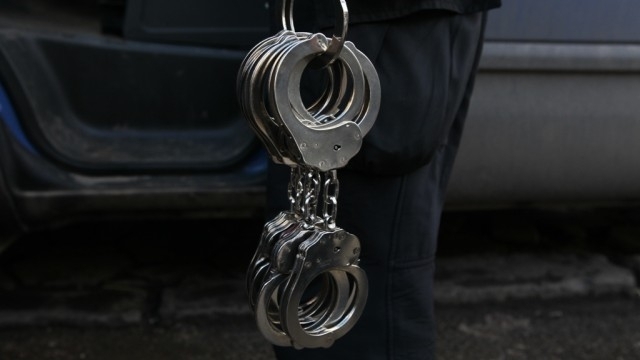 Зоополицаи от Търговище задържаха мъж прострелял три кучета В района