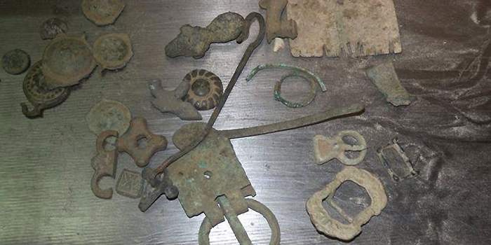 Полицията иззе купища антики от жилището на иманяр във Враца