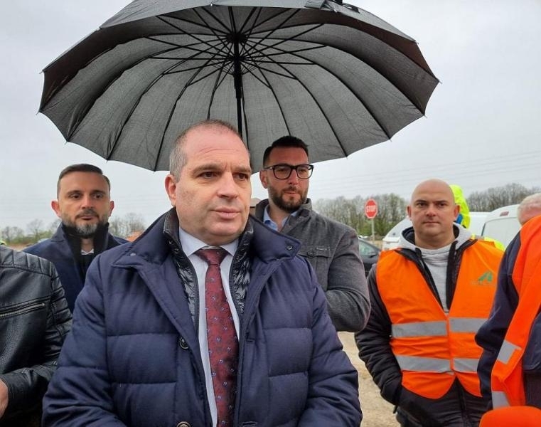 Основната причина за наводнението на пътя на прохода Петрохан е запушен