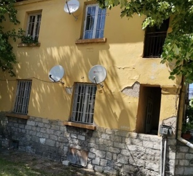 Частен съдебен изпълнител е обявил за публична продан двустаен апартамент