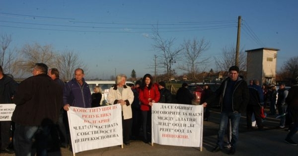 Близо 200 стопани от равнината Златия излязоха на протести заради
