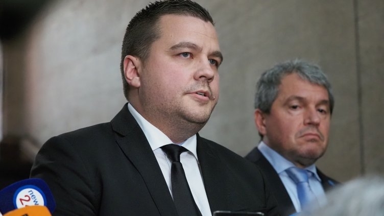 На първо четене служебното правителство можем спокойно да го кръстим