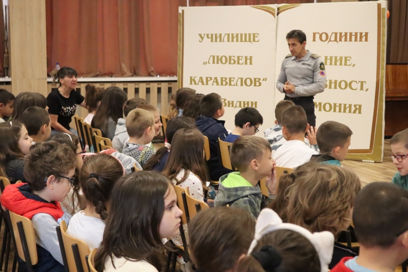 Ученици от Видин научиха правилата за поведение при пожар, наводнение и земетресение /снимки/