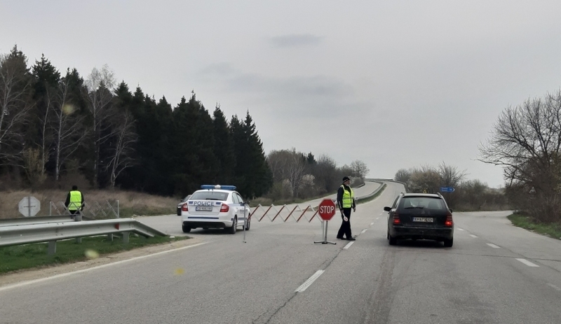 Служители на реда са хванали шест лица с фалшиви декларации