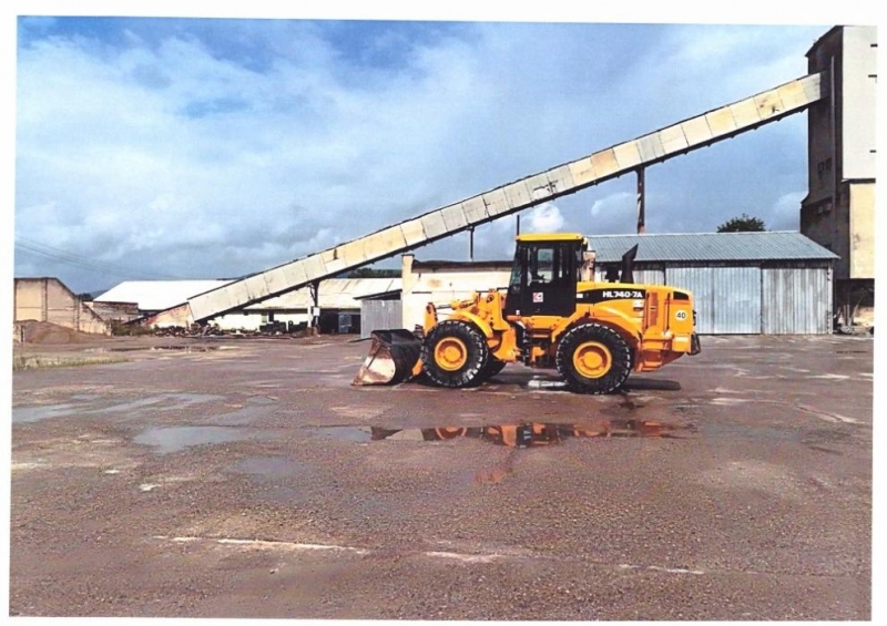 Челен товарач марка HYUNDAI модел HL 740 7A с мощност 103 к с