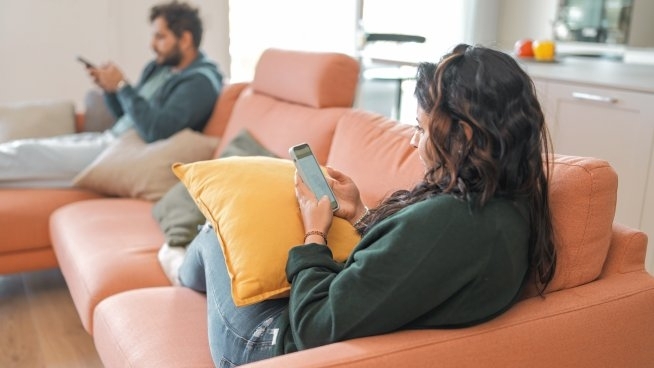 Емоционалната интимност е близостта и връзката между двама души които