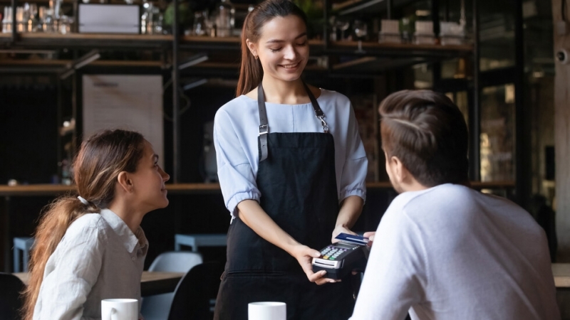 Отчитат драстично поскъпване в менютата на ресторантите Само за година цените