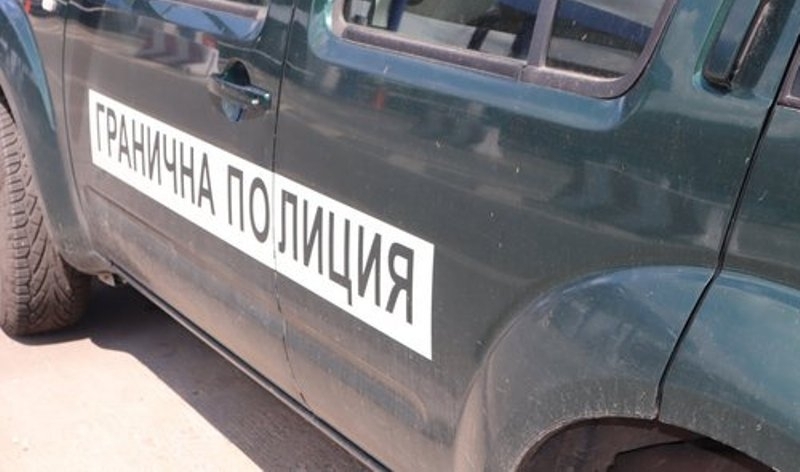 Трима служители на Гранична полиция са арестувани в района на