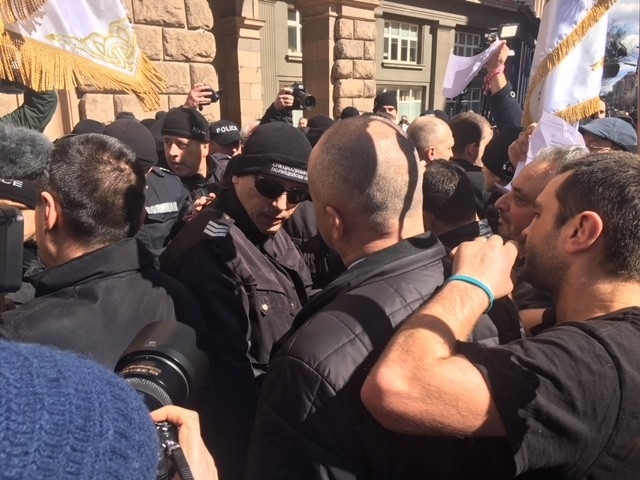 Екшън се разигра преди минути пред сградата на Министерския съвет