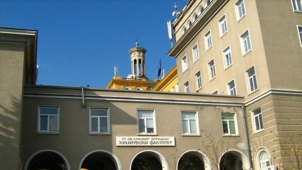 От полицията проверяват сигнал за изоставен багаж във Факултета по