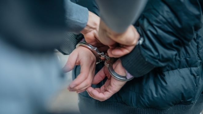 Закопчаха агресор нарушил ограничителна заповед и влязъл в дома на