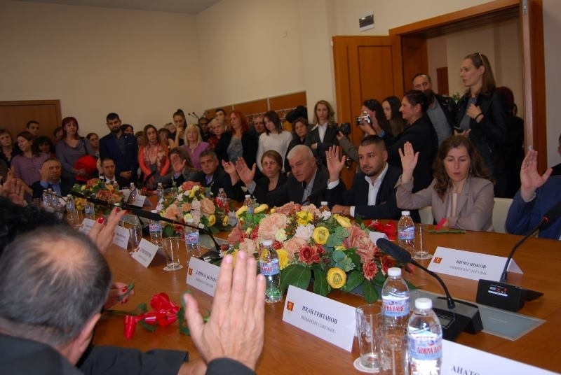 Дългогодишният директор на средно училище Христо Ботев в Козлодуй Николинка