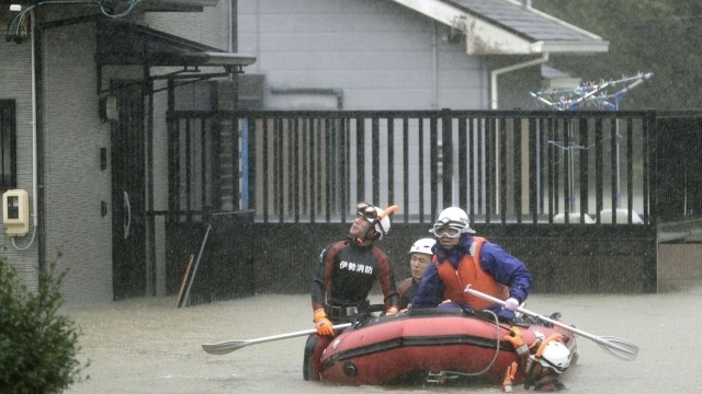 Мощният тайфун Хагибис който вече взе една жертва в Япония