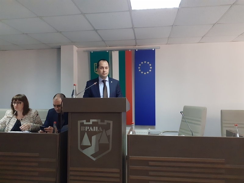 Заплатата на кмета на община Враца Калин Каменов става 3 400