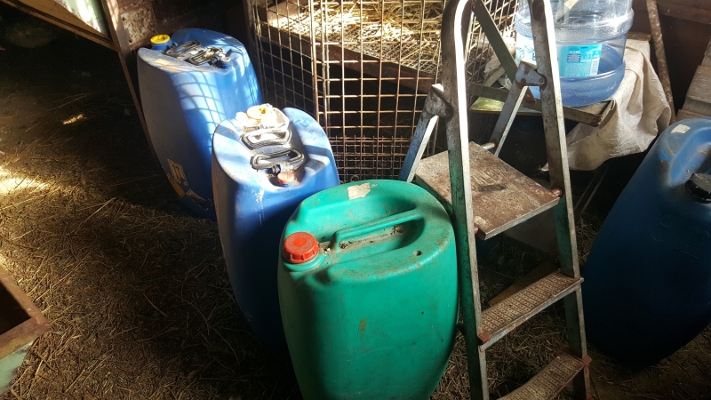 4600 литра алкохол без документи са задържали инспектори от Митница