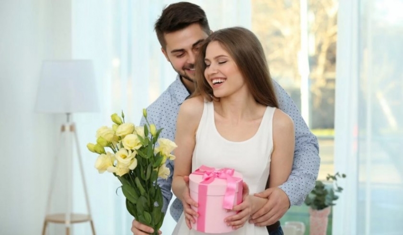 Дали рози романтична вечеря или красиво бижу са сред любимите