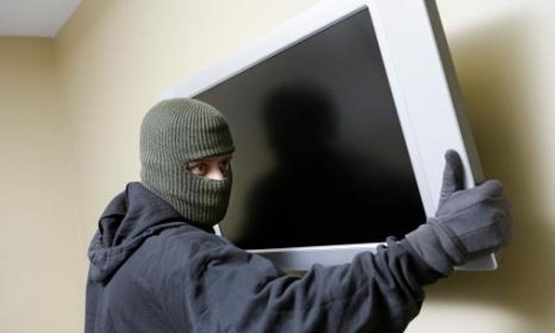Апаши разбиха къща в монтанско село, отмъкнаха телевизор