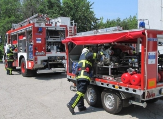 Полицията разследва причините за пожар в товарен автомобил на ВиК Козлодуй