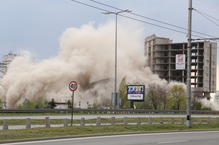 Сграда на ИПК Родина в София беше взривена тази сутрин