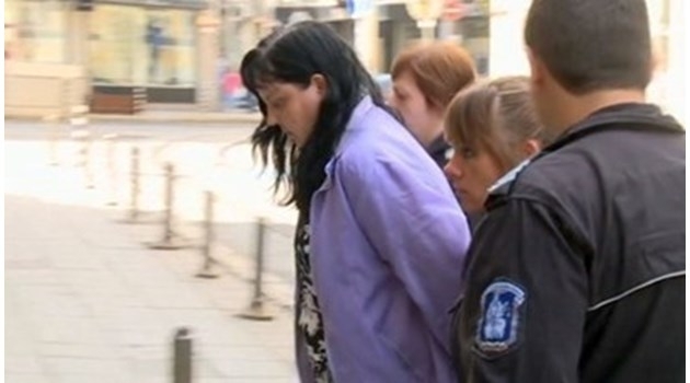 Момиченцето Никол което бе зверски пребито от акушерката Емилия Ковачева