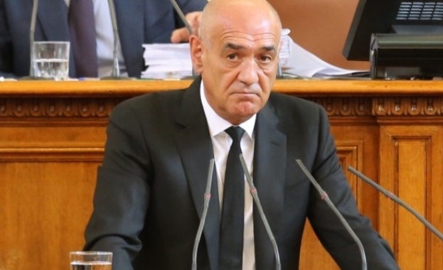 Почти единодушно депутатите избраха д р Дечо Дечев за управител на