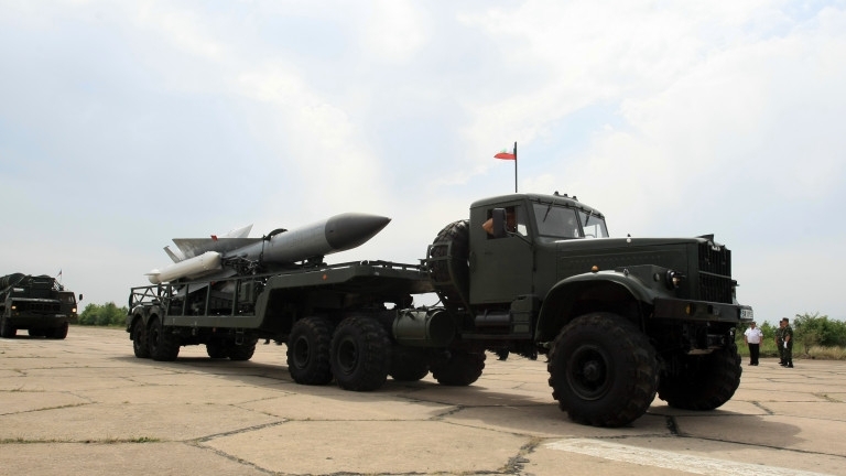 Превоз на едрогабаритна военна техника ще затрудни движението по основни