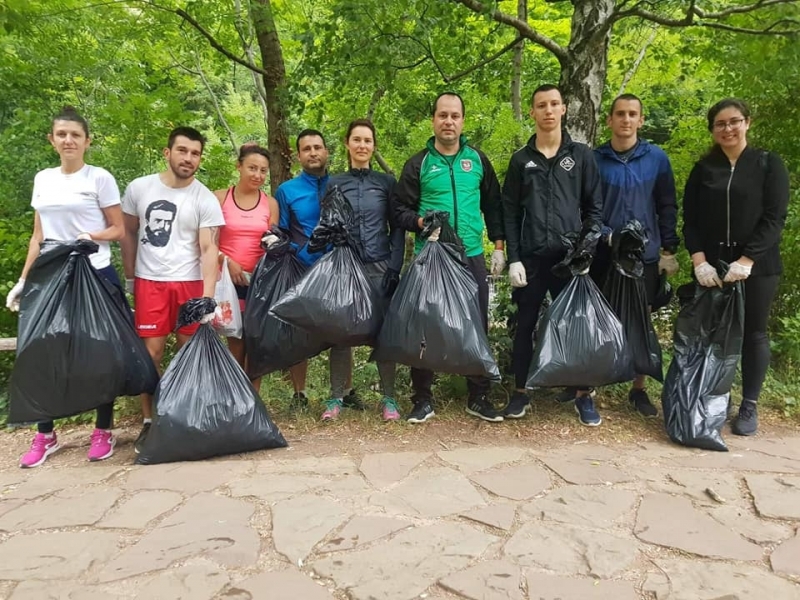 Служители на местната администрация съвместно с представители на спортните клубове