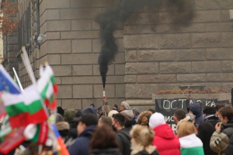 Напрежение пред МС и парламента, протестиращи се събраха срещу локаута /снимки/