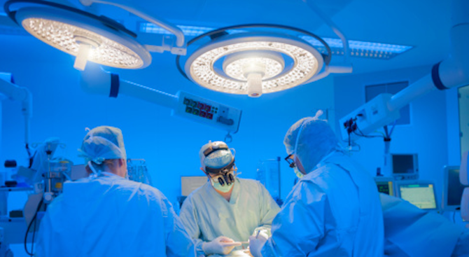 Хирурзи от Торино извършиха за пръв път в Европа трансплантация