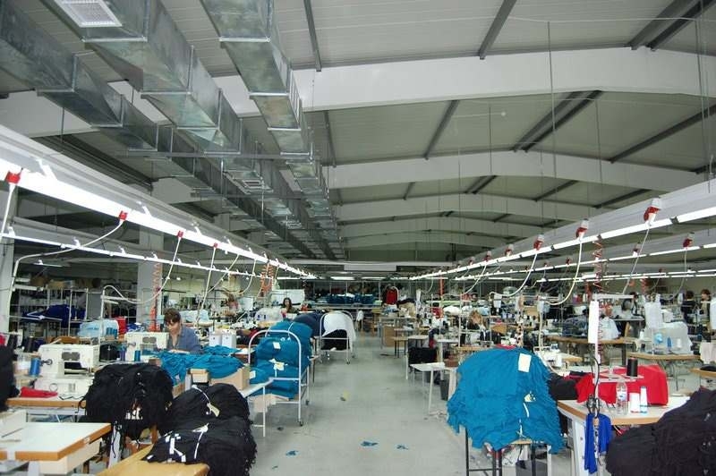 Бивши служители на обявена в несъстоятелност шивашка фирма чакат заплати