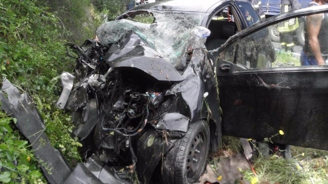 Четирима младежи са загинали при катастрофа между лек автомобил и