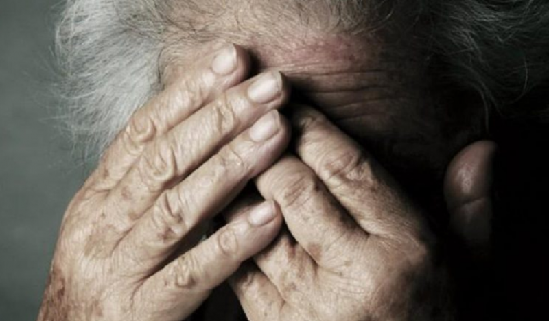 Жена чиято майка е издала срещу нея ограничителна заповед е