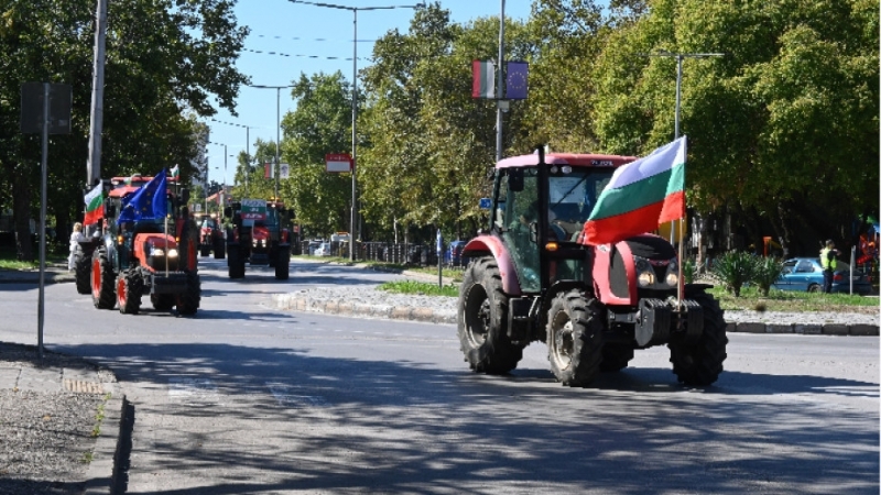 Във Видин десетки земеделци с трактори излязоха на шествие в